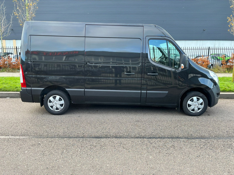 Kis furgon Renault Master 130.33 L2H2 2.3dci: 9 kép.