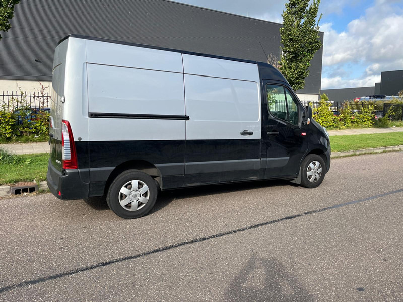 Renault Master 130.35 L2 H2 Airco, Inclusief werkplaats inrichting - Furgon: 5 kép. Renault Master 130.35 L2 H2 Airco, Inclusief werkplaats inrichting - Furgon: 5 kép.
