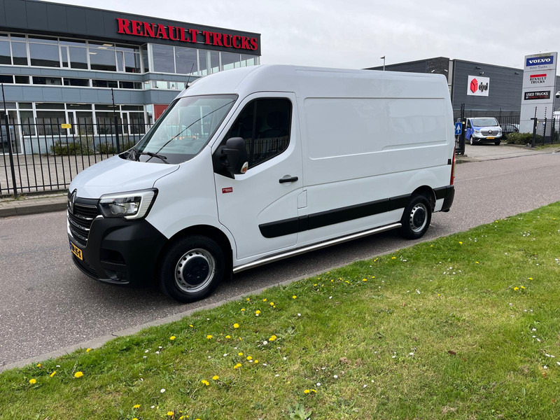 Renault Master 180.35 Red Edition L2 H2, 180pk, Airco, Nav, Camera - Furgon: 3 kép. Renault Master 180.35 Red Edition L2 H2, 180pk, Airco, Nav, Camera - Furgon: 3 kép.