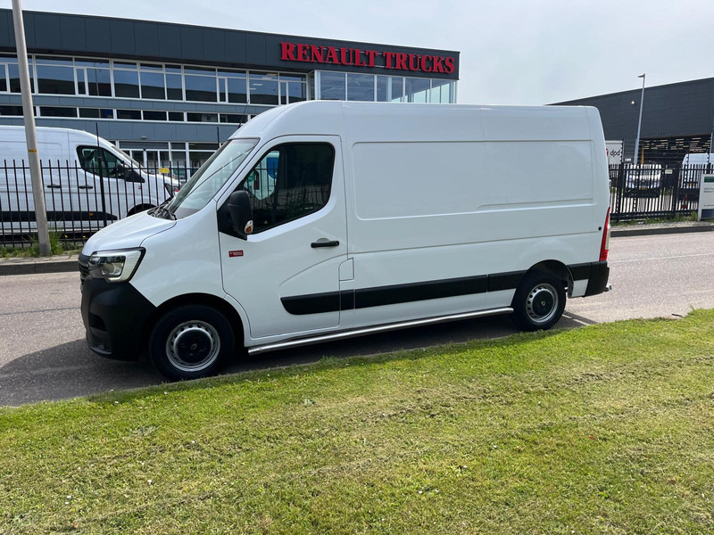 Renault Master 180.35 Red Edition L2 H2, 180pk, Airco, Nv, Camera - Furgon: 2 kép. Renault Master 180.35 Red Edition L2 H2, 180pk, Airco, Nv, Camera - Furgon: 2 kép.