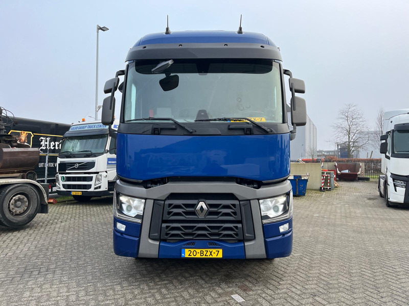 Renault T-11 SLEEPERCAB 380 P6X2 COMFORT - Dobozos felépítményű teherautó: 4 kép. Renault T-11 SLEEPERCAB 380 P6X2 COMFORT - Dobozos felépítményű teherautó: 4 kép.
