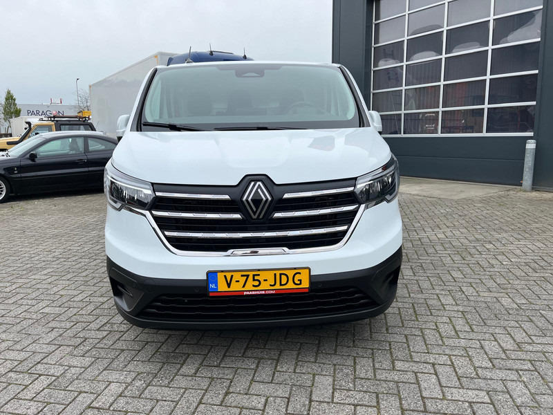 Renault Trafic E-Tech Red L2 H1, Nieuwstaat/New condition, Lees omschrijving/Read description - Kis furgon, Elektromos kisteherautó: 4 kép. Renault Trafic E-Tech Red L2 H1, Nieuwstaat/New condition, Lees omschrijving/Read description - Kis furgon, Elektromos kisteherautó: 4 kép.