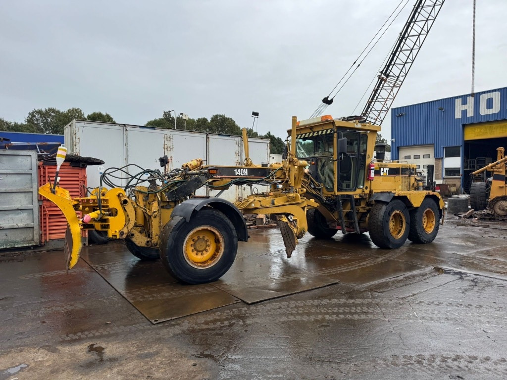 CAT 140 H - Gréder: 2 kép. CAT 140 H - Gréder: 2 kép.