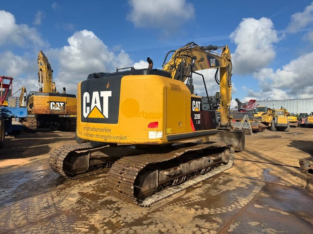 CAT 320 EL RR - Lánctalpas kotró: 5 kép. CAT 320 EL RR - Lánctalpas kotró: 5 kép.