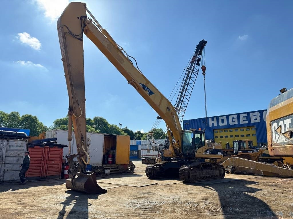 CAT 330CL 18M LONG REACH BOOM - Kotrógép: 2 kép. CAT 330CL 18M LONG REACH BOOM - Kotrógép: 2 kép.