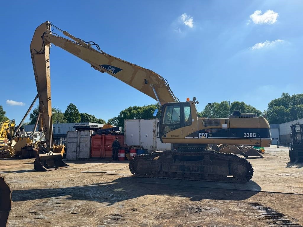 CAT 330CL 18M LONG REACH BOOM - Kotrógép: 1 kép. CAT 330CL 18M LONG REACH BOOM - Kotrógép: 1 kép.