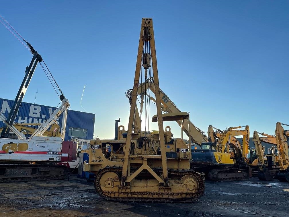 CAT 572 G - Csőfektető: 2 kép. CAT 572 G - Csőfektető: 2 kép.