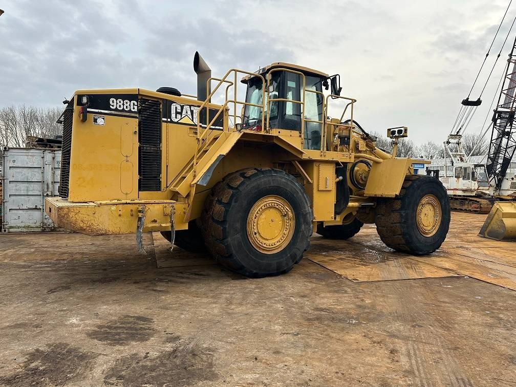 CAT 988 G - Gumikerekes homlokrakodó: 3 kép. CAT 988 G - Gumikerekes homlokrakodó: 3 kép.