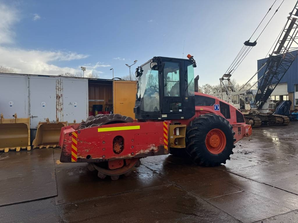 CAT CP 74 - Talajtömörítő: 2 kép. CAT CP 74 - Talajtömörítő: 2 kép.