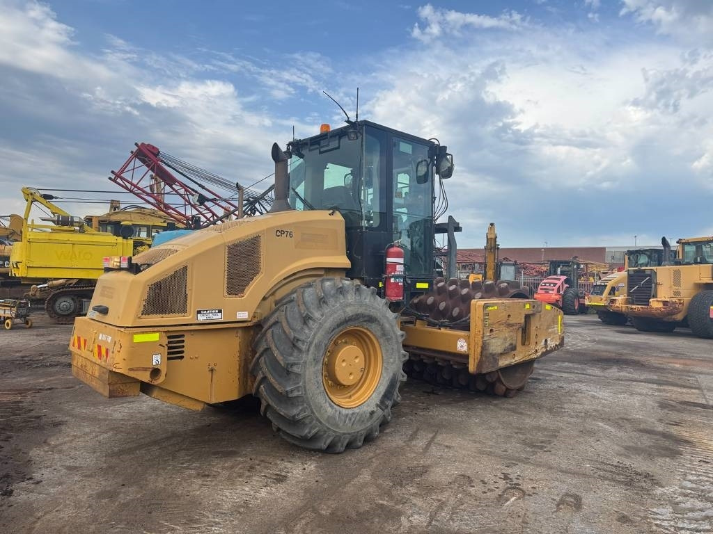CAT CP 76 - Talajtömörítő: 5 kép. CAT CP 76 - Talajtömörítő: 5 kép.