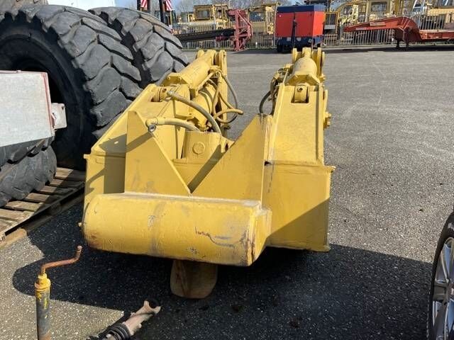 CAT D 8 R Ripper CAT D 8 R Ripper - Lazító - Építőipari gépek: 2 kép. CAT D 8 R Ripper CAT D 8 R Ripper - Lazító - Építőipari gépek: 2 kép.