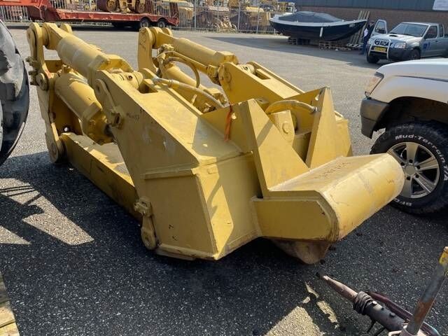 CAT D 8 R Ripper CAT D 8 R Ripper - Lazító - Építőipari gépek: 3 kép. CAT D 8 R Ripper CAT D 8 R Ripper - Lazító - Építőipari gépek: 3 kép.