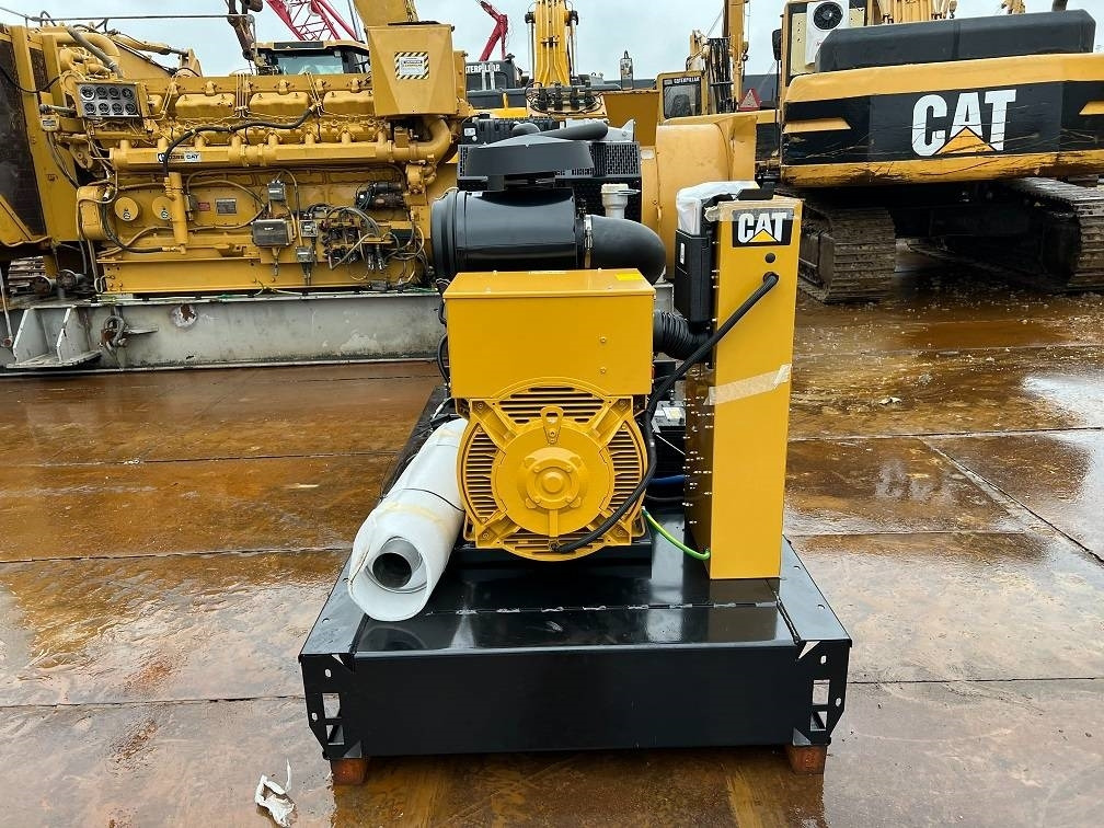 CAT DE 200 E3 200 kva 160kw 10 units availble UNUSED - Áramfejlesztő: 3 kép. CAT DE 200 E3 200 kva 160kw 10 units availble UNUSED - Áramfejlesztő: 3 kép.