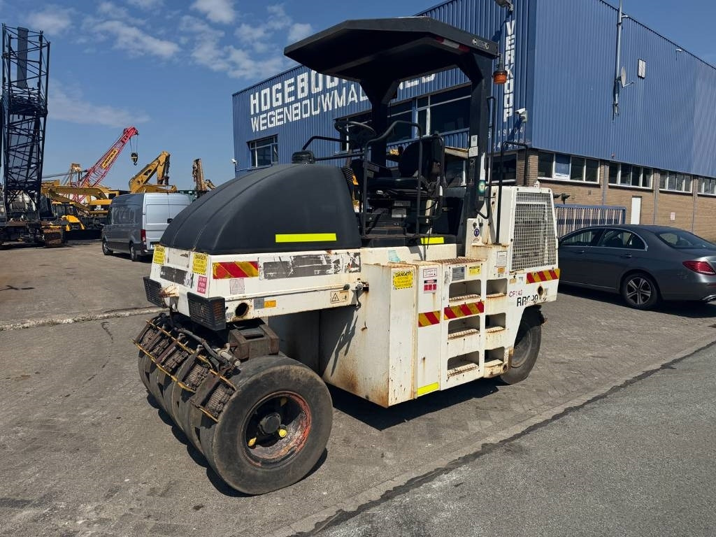 Dynapac CP 142 - Pneumatikus henger: 1 kép. Dynapac CP 142 - Pneumatikus henger: 1 kép.