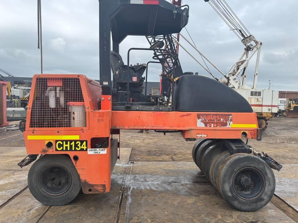 Dynapac CP 142 - Pneumatikus henger: 5 kép. Dynapac CP 142 - Pneumatikus henger: 5 kép.