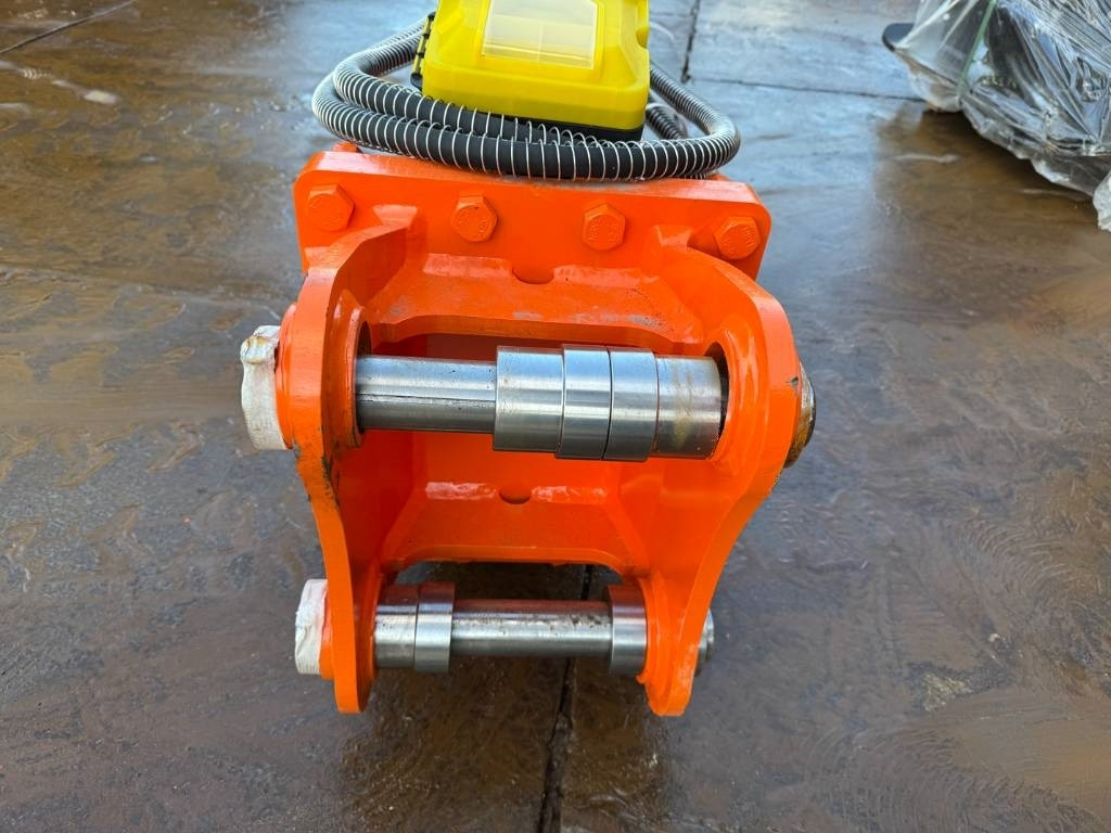 HB 680 hammer 4.5/6 ton - Hidraulikus törőfej - Építőipari gépek: 4 kép. HB 680 hammer 4.5/6 ton - Hidraulikus törőfej - Építőipari gépek: 4 kép.