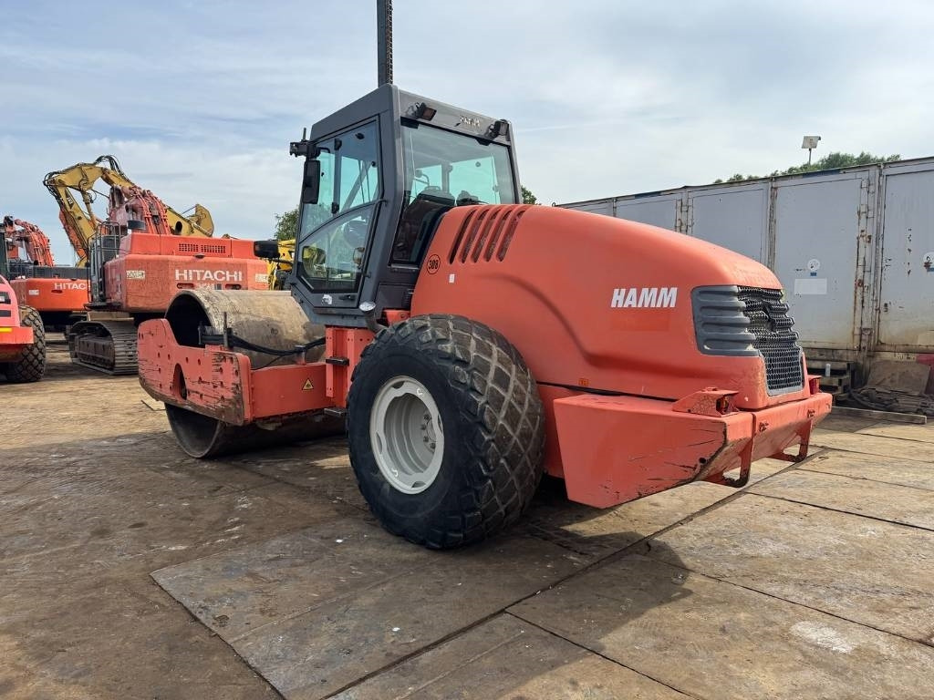 Hamm 3520 - Talajtömörítő: 3 kép. Hamm 3520 - Talajtömörítő: 3 kép.