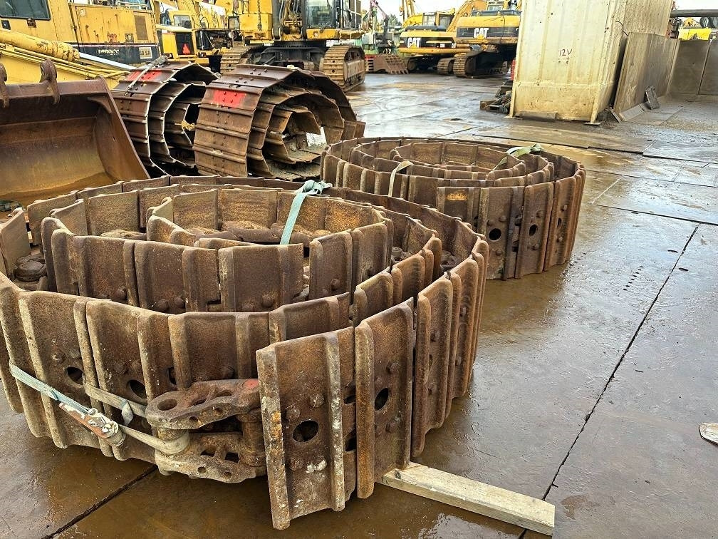 Hitachi ZX 870 tracks - Lánctalp - Építőipari gépek: 1 kép. Hitachi ZX 870 tracks - Lánctalp - Építőipari gépek: 1 kép.