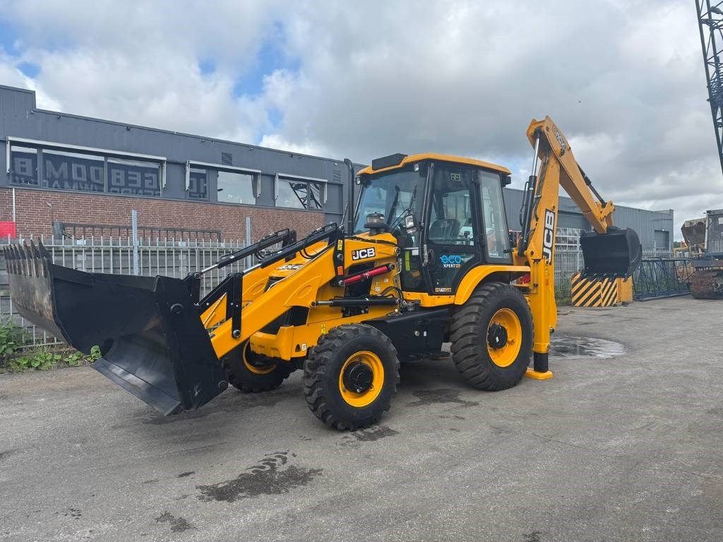 JCB 3 CX ECO 6 in 1 bucket ( UNUSED ) - Kotrórakodó: 2 kép. JCB 3 CX ECO 6 in 1 bucket ( UNUSED ) - Kotrórakodó: 2 kép.