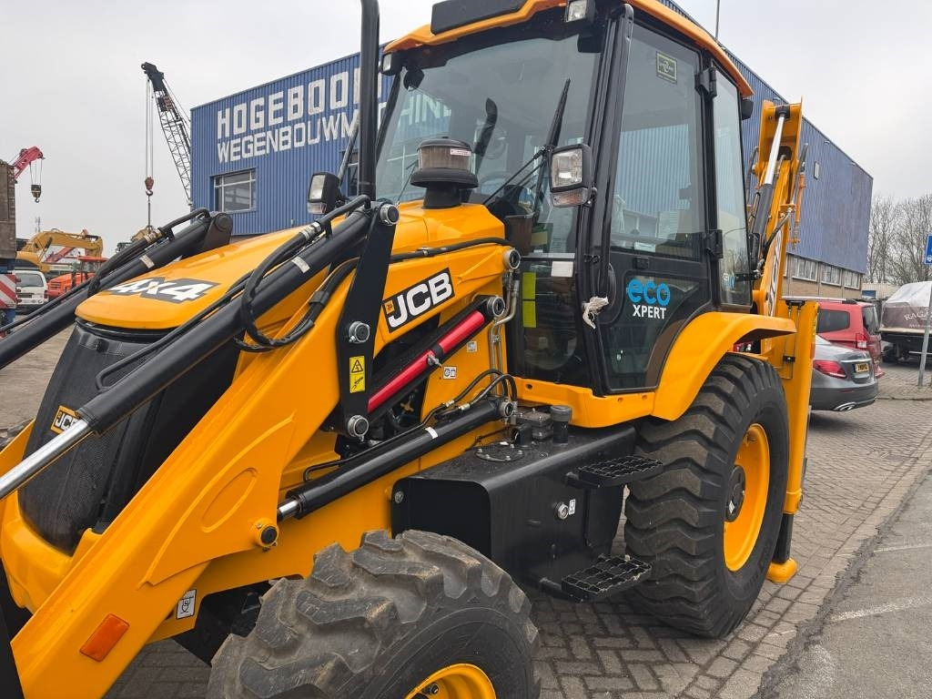 Kotrórakodó JCB 3 CX with hammer line ( UNUSED ): 8 kép.