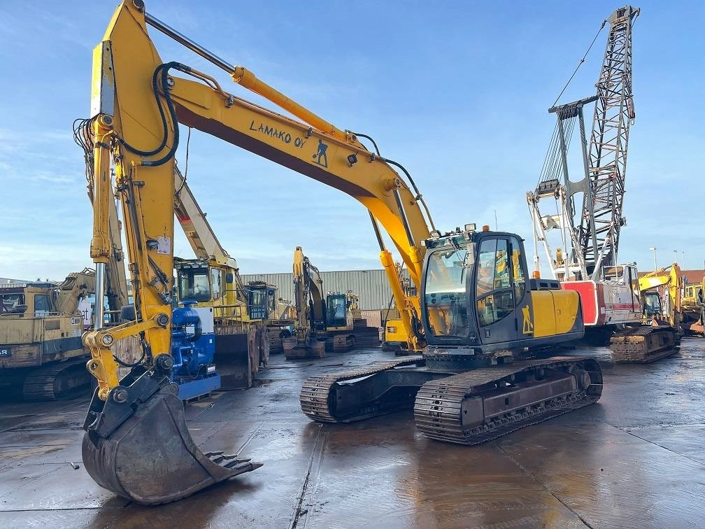 JCB JS 200 - Lánctalpas kotró: 2 kép. JCB JS 200 - Lánctalpas kotró: 2 kép.