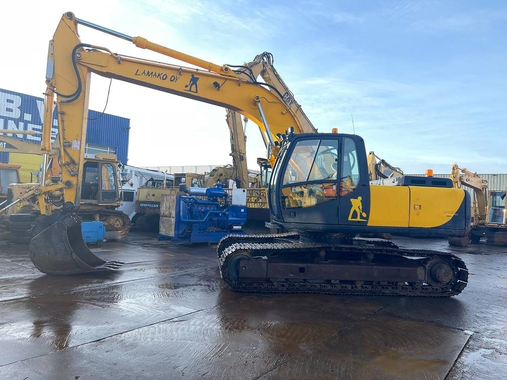 JCB JS 200 - Lánctalpas kotró: 1 kép. JCB JS 200 - Lánctalpas kotró: 1 kép.