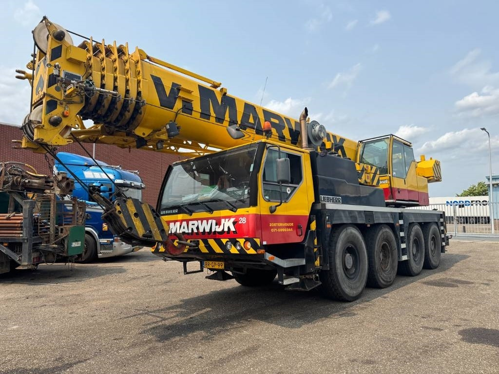 Liebherr LTM 1070-4.1 - Terepjáró autódaru: 1 kép. Liebherr LTM 1070-4.1 - Terepjáró autódaru: 1 kép.