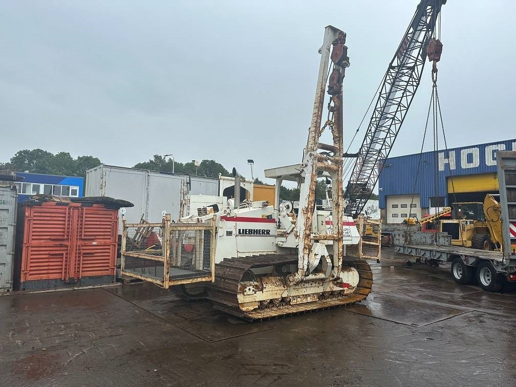 Liebherr RL 22 B - Csőfektető: 1 kép. Liebherr RL 22 B - Csőfektető: 1 kép.