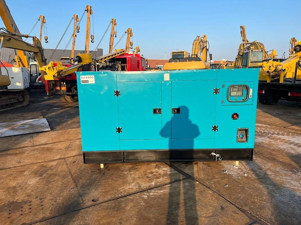 Ricardo 150KVA (120KW) SILENT GENERATOR 3 PHASE 50HZ 400V - Áramfejlesztő: 2 kép. Ricardo 150KVA (120KW) SILENT GENERATOR 3 PHASE 50HZ 400V - Áramfejlesztő: 2 kép.