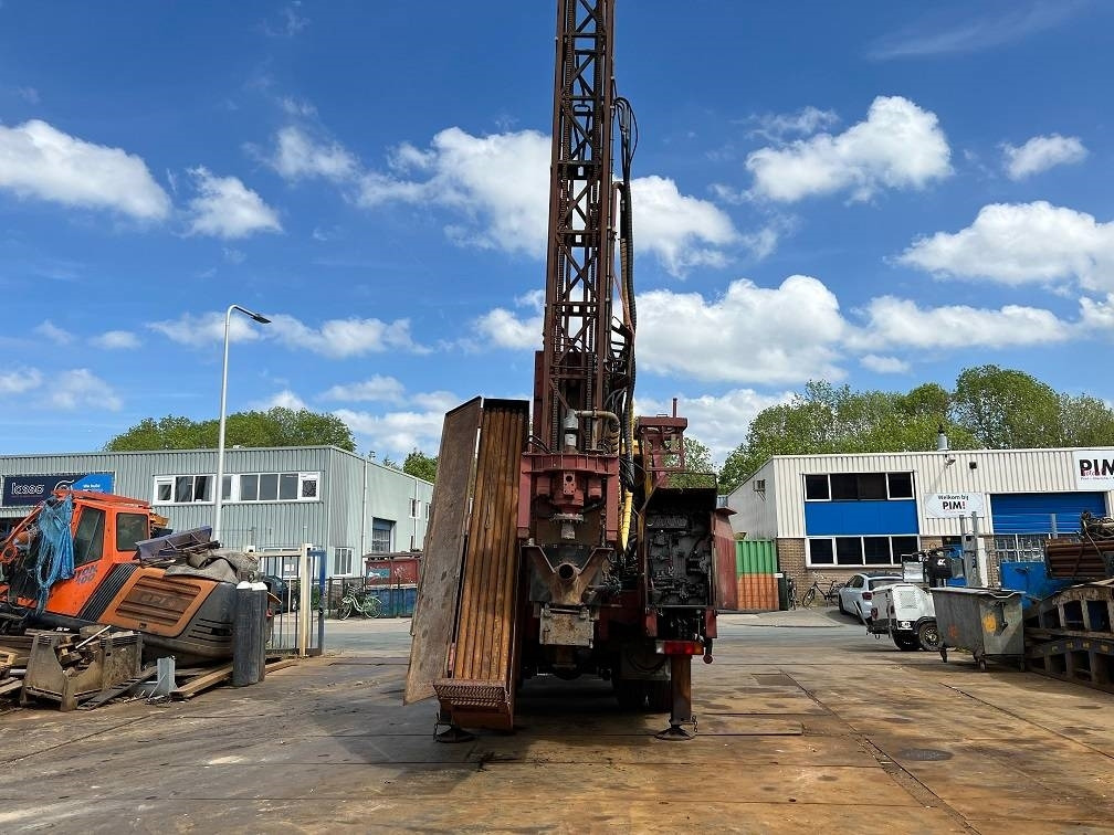 Sisu 12E480 6X6 WATER WELL DRILL ATLAS COPCO XRV410 (50 - Fúrógép: 4 kép. Sisu 12E480 6X6 WATER WELL DRILL ATLAS COPCO XRV410 (50 - Fúrógép: 4 kép.