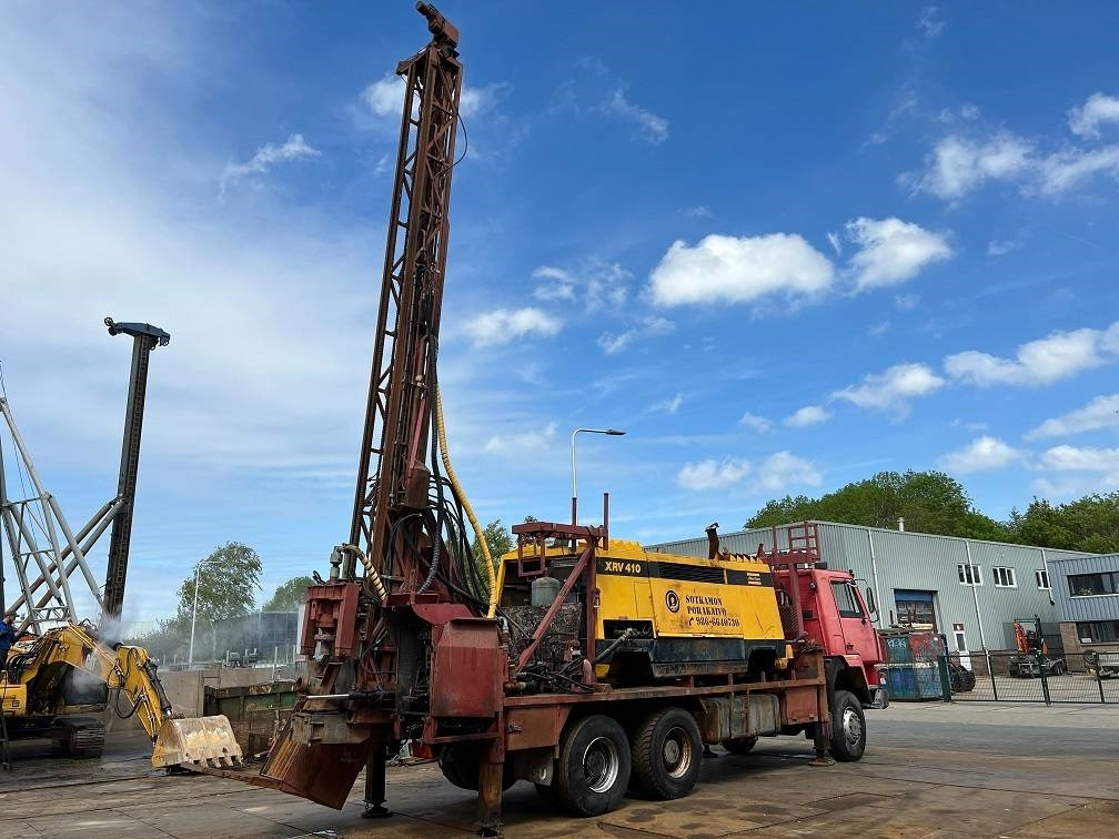 Sisu 12E480 6X6 WATER WELL DRILL ATLAS COPCO XRV410 (50 - Fúrógép: 3 kép. Sisu 12E480 6X6 WATER WELL DRILL ATLAS COPCO XRV410 (50 - Fúrógép: 3 kép.