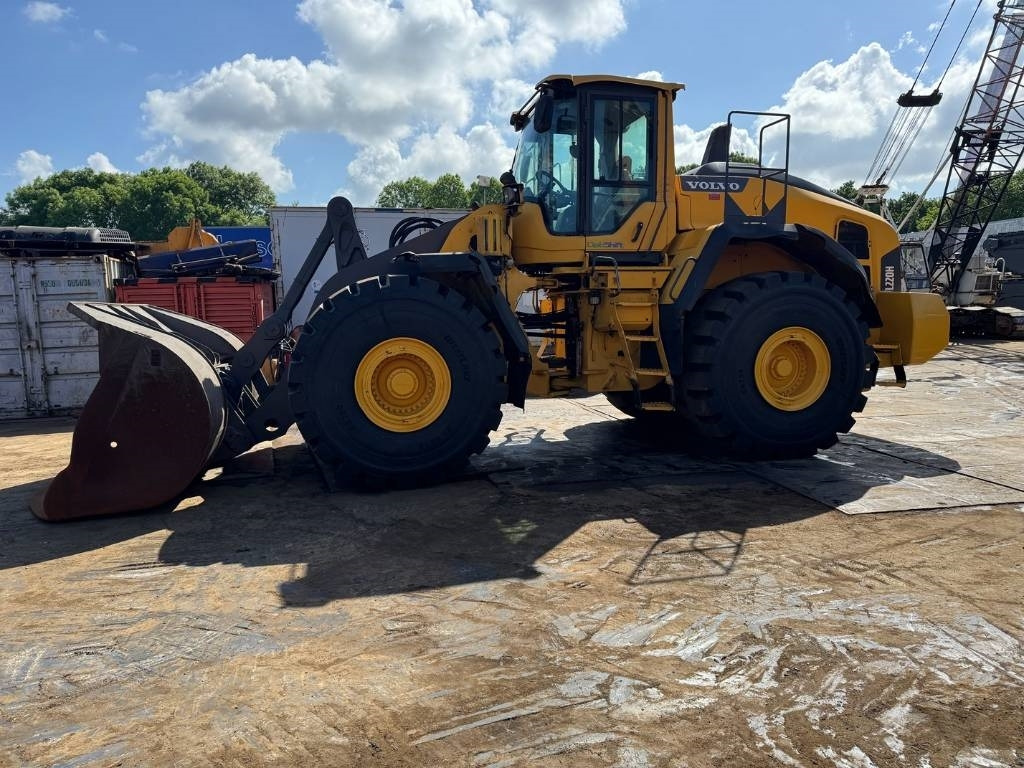 Volvo L 220 H ( WITH NEW TYRES ) - Gumikerekes homlokrakodó: 1 kép. Volvo L 220 H ( WITH NEW TYRES ) - Gumikerekes homlokrakodó: 1 kép.