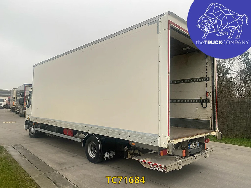 DAF LF 230 - Dobozos felépítményű teherautó: 3 kép. DAF LF 230 - Dobozos felépítményű teherautó: 3 kép.