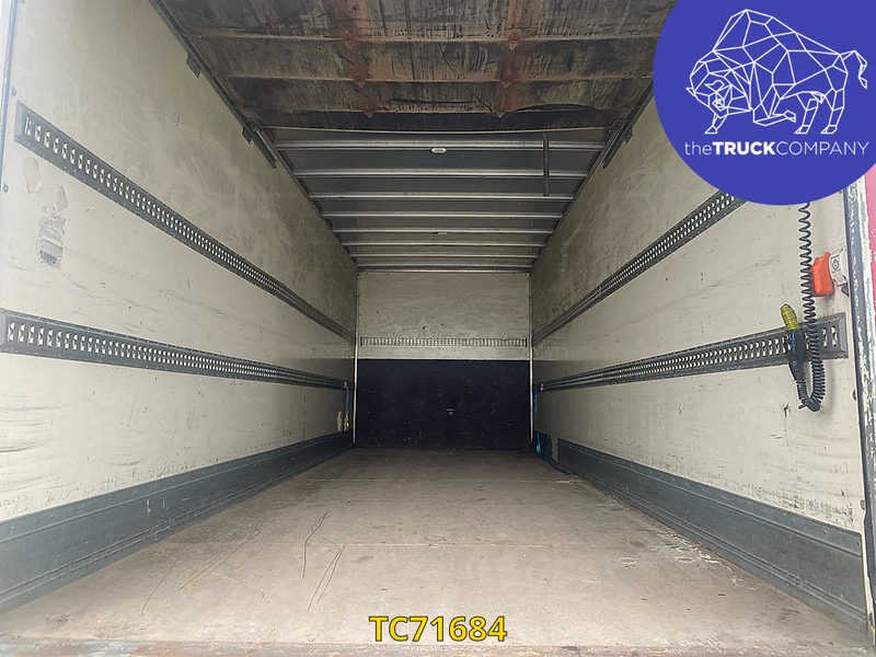 DAF LF 230 - Dobozos felépítményű teherautó: 4 kép. DAF LF 230 - Dobozos felépítményű teherautó: 4 kép.