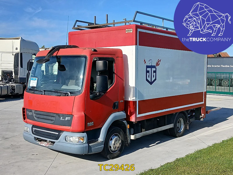 DAF LF 45 140 - Dobozos felépítményű teherautó: 1 kép. DAF LF 45 140 - Dobozos felépítményű teherautó: 1 kép.