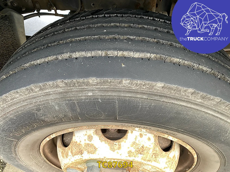 DAF LF 55 220 - Dobozos felépítményű teherautó: 2 kép. DAF LF 55 220 - Dobozos felépítményű teherautó: 2 kép.