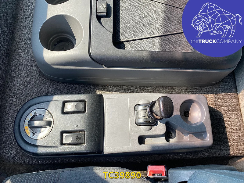 DAF LF 55 220 - Ponyvás teherautó: 4 kép. DAF LF 55 220 - Ponyvás teherautó: 4 kép.
