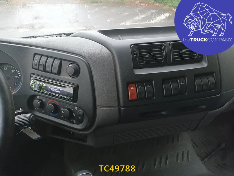 DAF LF 55 250 - Dobozos felépítményű teherautó: 4 kép. DAF LF 55 250 - Dobozos felépítményű teherautó: 4 kép.