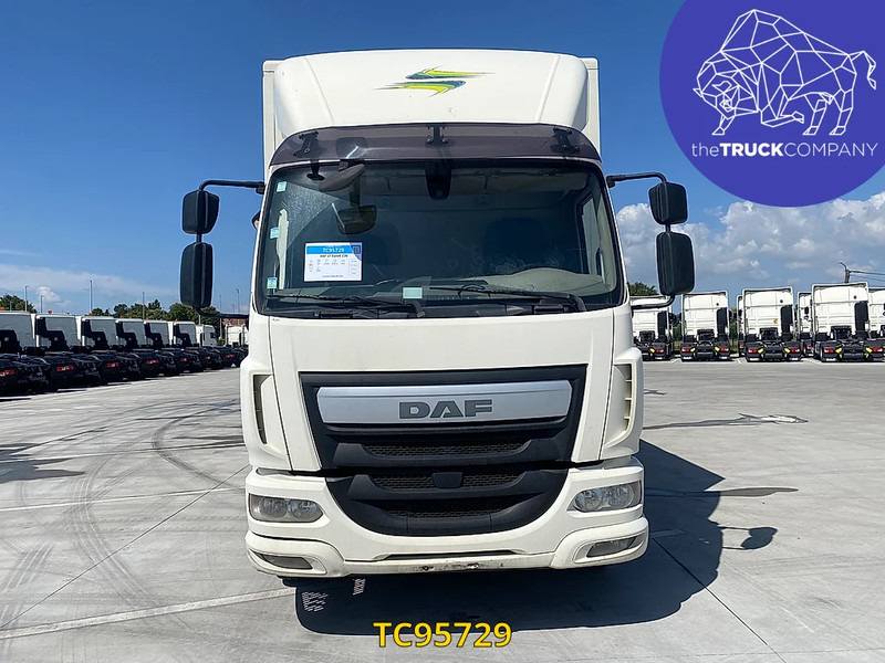 DAF LF Euro6 230 - Dobozos felépítményű teherautó: 2 kép. DAF LF Euro6 230 - Dobozos felépítményű teherautó: 2 kép.