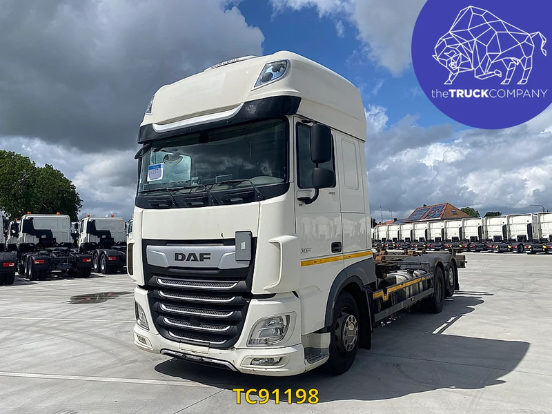 DAF XF 480 - Cserefelépítményes teherautó: 1 kép. DAF XF 480 - Cserefelépítményes teherautó: 1 kép.