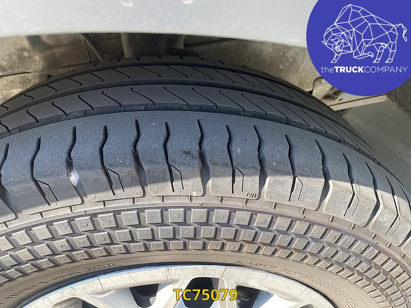 Ford Transit 2.2 TDCI L2 H2 AIRCO - Furgon: 4 kép. Ford Transit 2.2 TDCI L2 H2 AIRCO - Furgon: 4 kép.