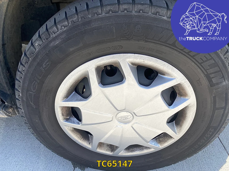 Ford Transit 2.2 TDCI L2 H2 - AIRCO - Furgon: 5 kép. Ford Transit 2.2 TDCI L2 H2 - AIRCO - Furgon: 5 kép.