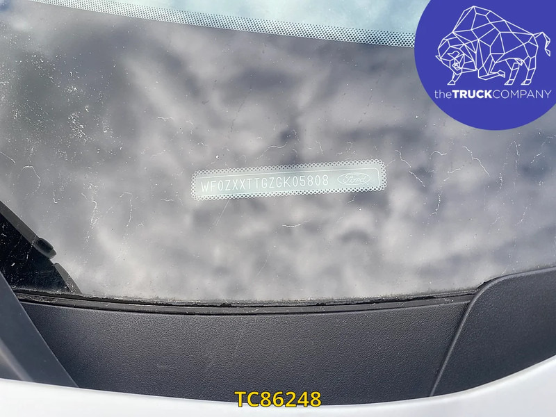 Ford Transit Custom 2.0Tdci dubbele cabine - Furgon: 2 kép. Ford Transit Custom 2.0Tdci dubbele cabine - Furgon: 2 kép.