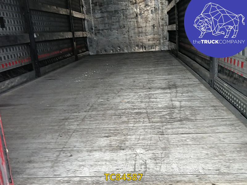 Fruehauf - Ponyvás pótkocsi: 4 kép. Fruehauf - Ponyvás pótkocsi: 4 kép.