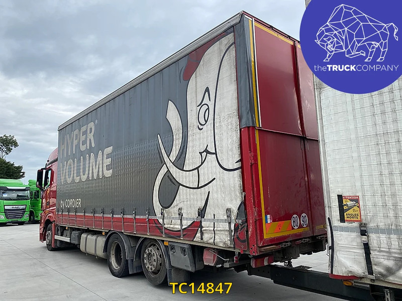 Fruehauf - Ponyvás pótkocsi: 2 kép. Fruehauf - Ponyvás pótkocsi: 2 kép.