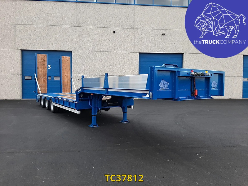 Hoet Trailers - Félpótkocsi mélybölcsős: 1 kép. Hoet Trailers - Félpótkocsi mélybölcsős: 1 kép.