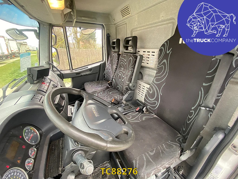 Iveco EuroCargo 120 E22 - Hűtős teherautó: 4 kép. Iveco EuroCargo 120 E22 - Hűtős teherautó: 4 kép.