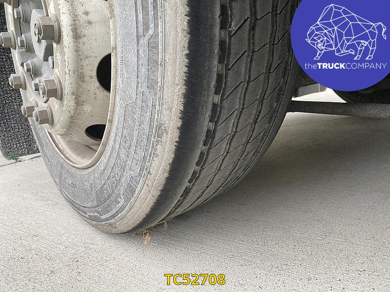 Iveco Stralis - Ponyvás teherautó: 3 kép. Iveco Stralis - Ponyvás teherautó: 3 kép.