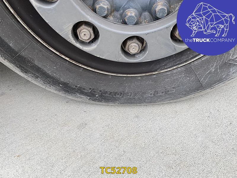 Iveco Stralis - Ponyvás teherautó: 4 kép. Iveco Stralis - Ponyvás teherautó: 4 kép.