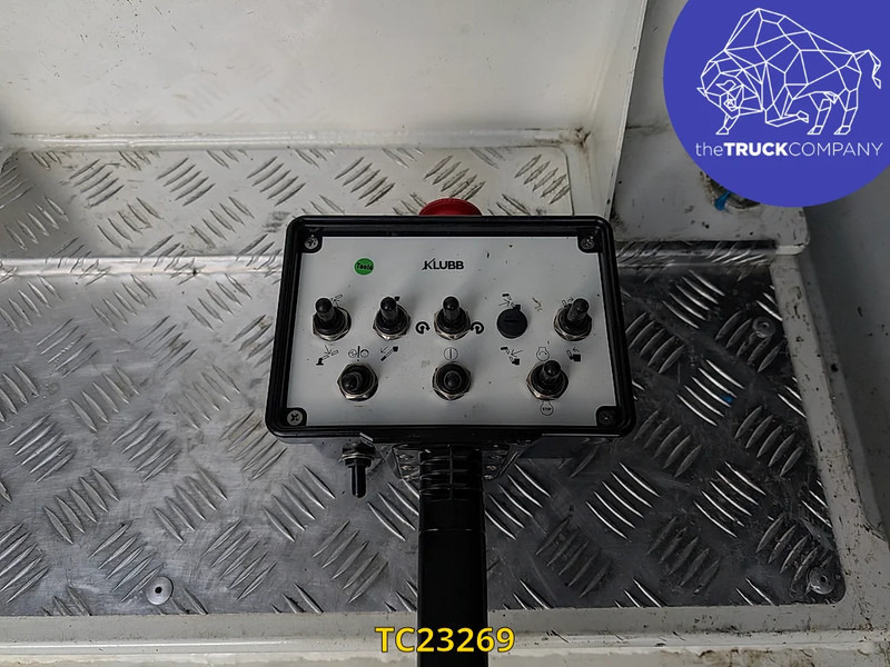 Kisteherautó Renault Master Hoogtewerker: 12 kép.